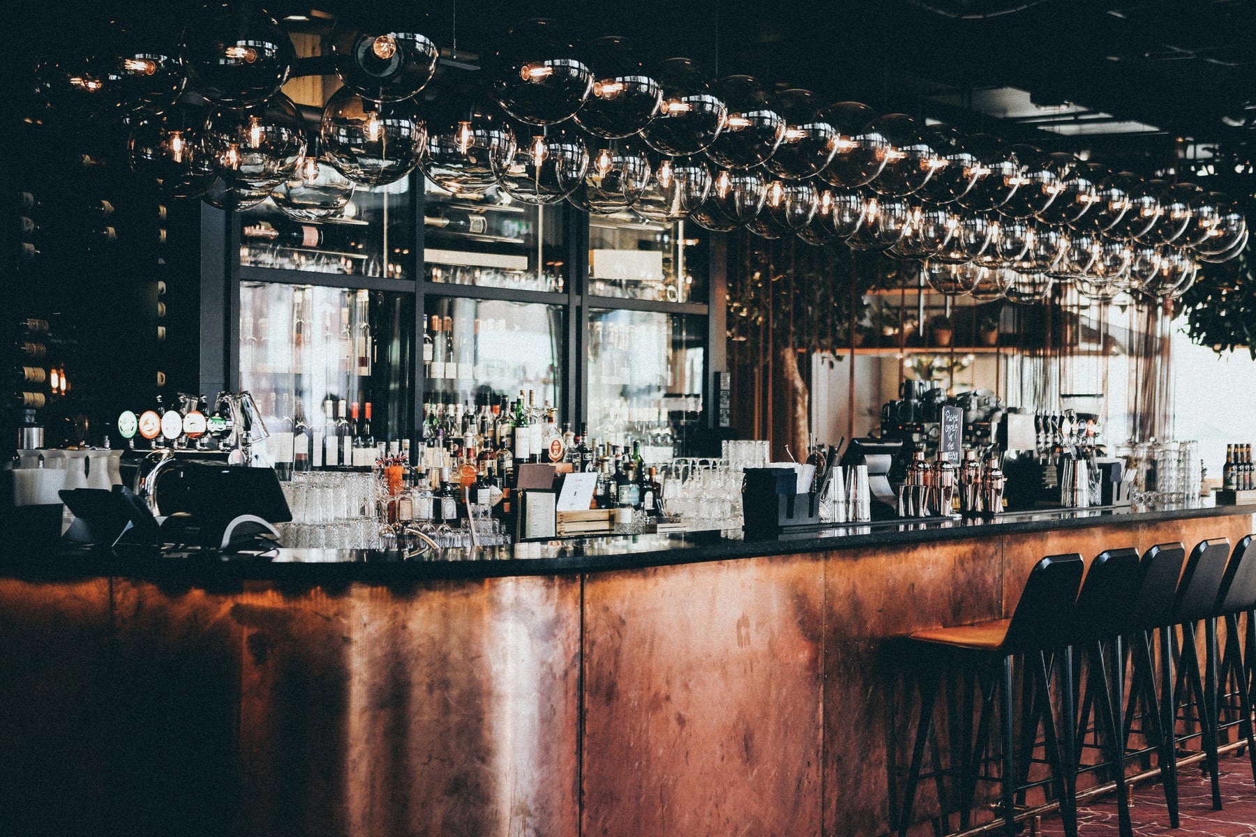 ¿Qué es un bistró restaurant o bar?