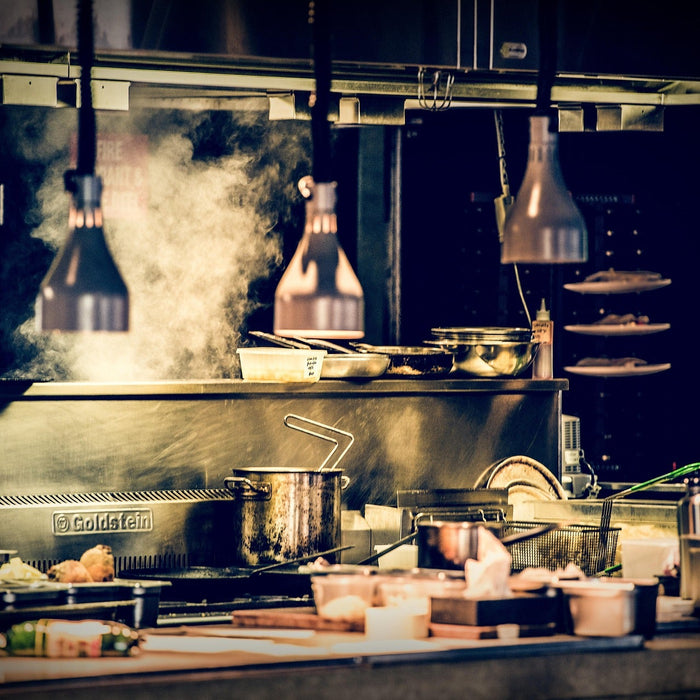 Cómo organizar los muebles de una cocina profesional