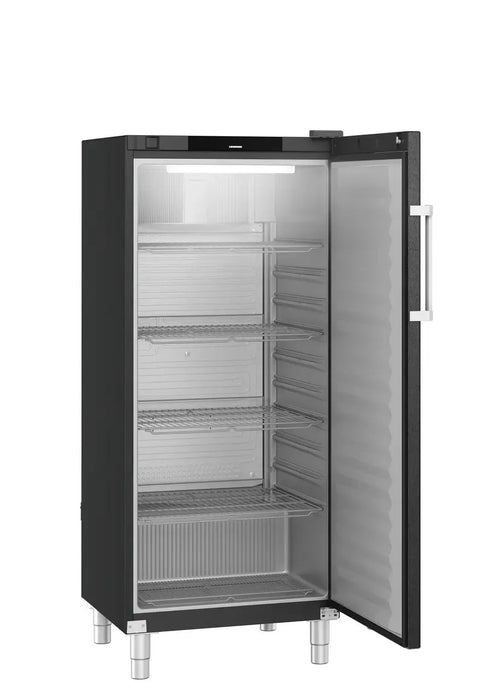 LIEBHERR Armario refrigerado negro con enfriamiento por circulación de aire 600 Litros FRFBvg 5501 - FrigeriaHosteleria.com