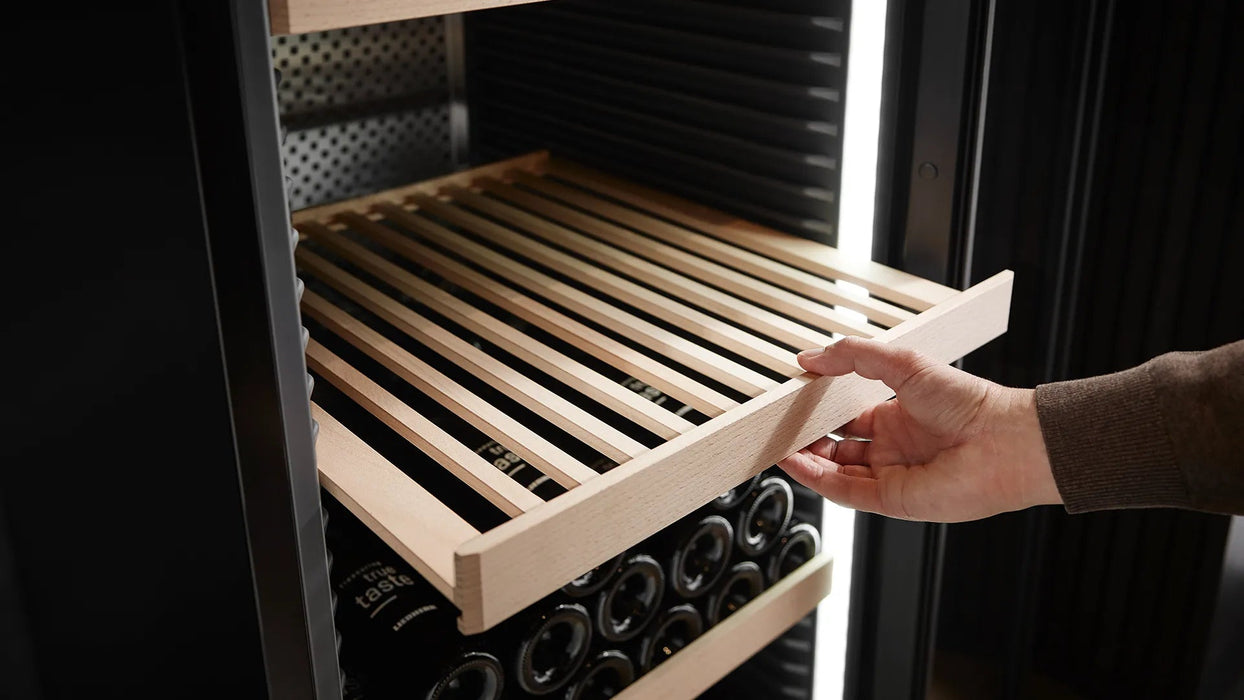 LIEBHERR Vinoteca expositor refrigerado de vinos capacidad 166 botellas WPbl 4601 - FrigeriaHosteleria.com